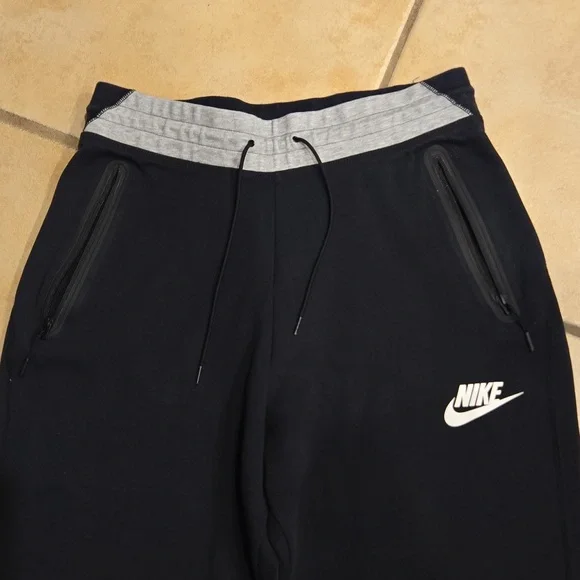 Nike Tech Fleece Black Jogger Cropped Pant Mens M Sweatpants - Picture 2 of 6